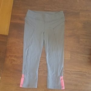 ALO yoga capri/crop leggings gray/pink